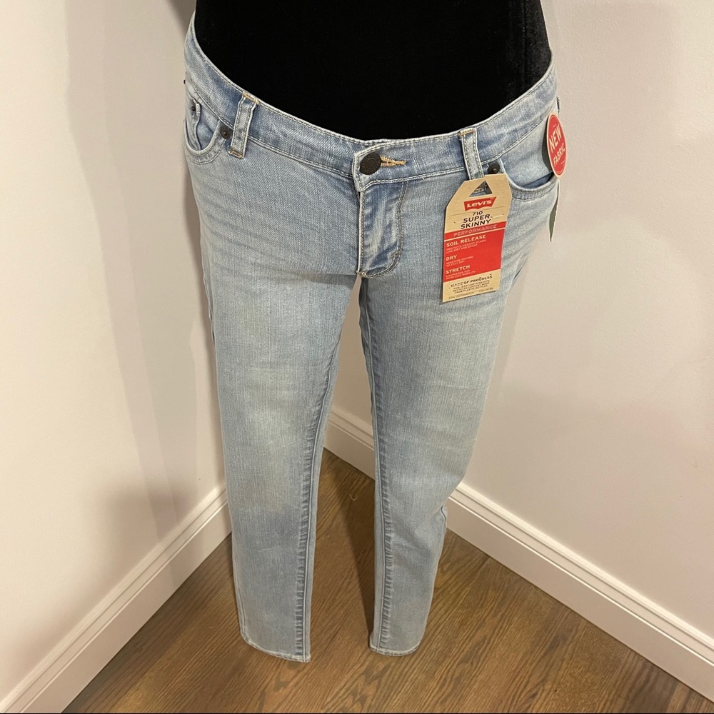 Girl’s Levi’s 710 super skinny jeans